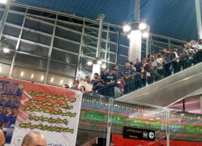 بازگشت تیم ملی کشتی آزاد به ایران، عصبانیت پدر حسن یزدانی و استقبال پرشور از ملی پوشان